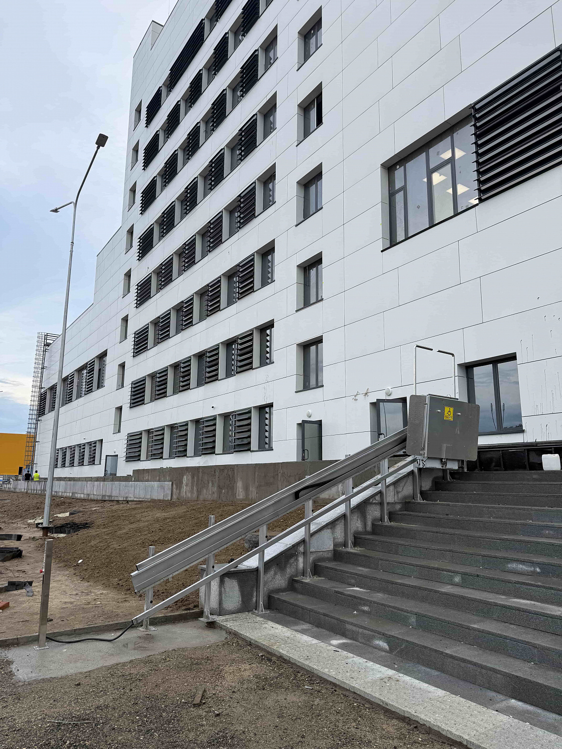 Три наклонные подъемные платформы РПМ-01 в городе Свободный